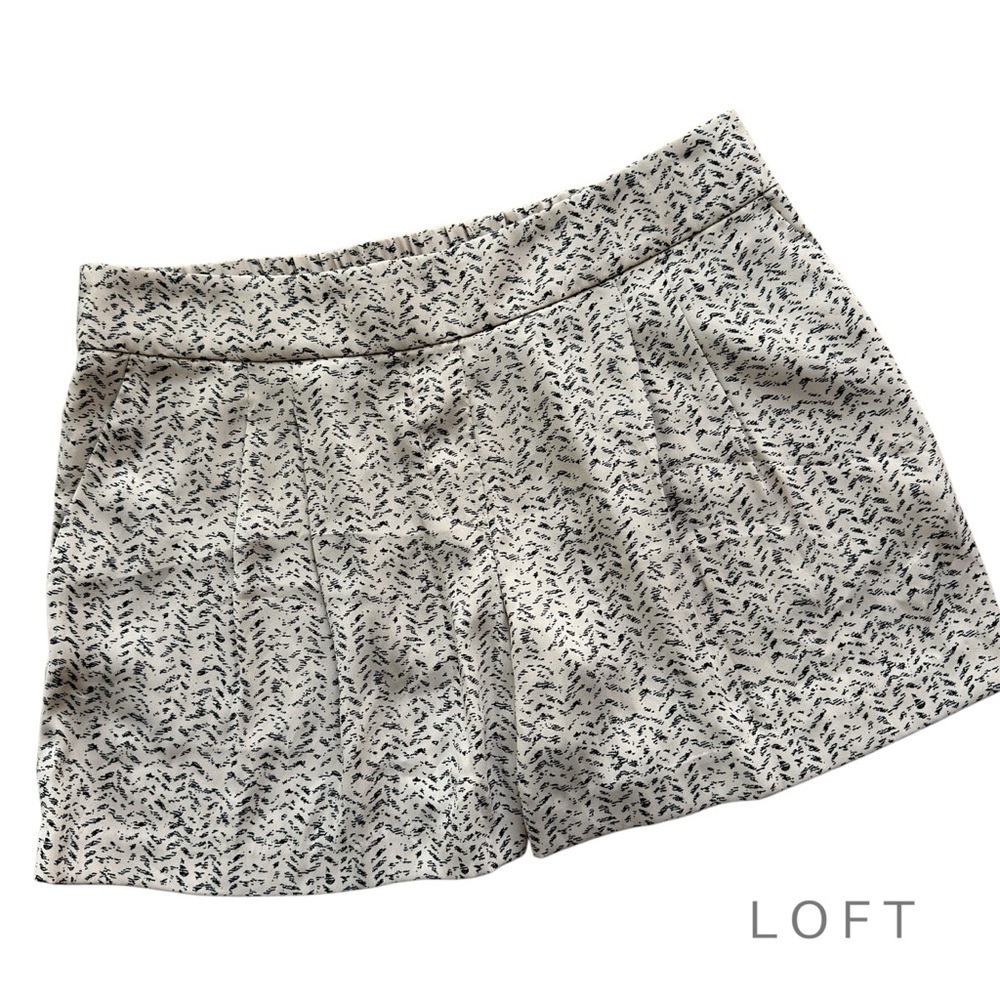 LOFT NWOT PLEATED SIDE ZIP SHORTS POCKETS BLACK & TAN | PETITE SMALL
